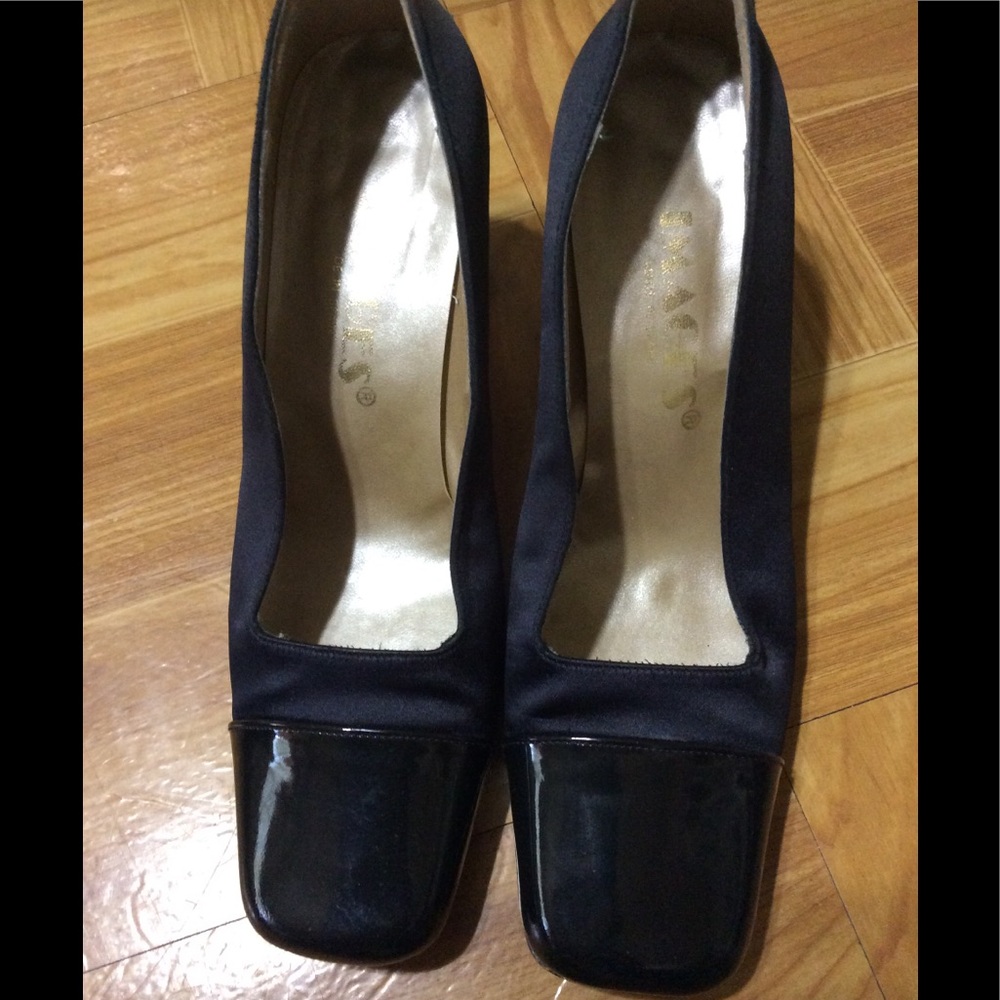 Blue silk evening pumps